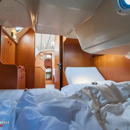 Boat & Breakfast Πλωτό κατάλυμα Κάλιαρι