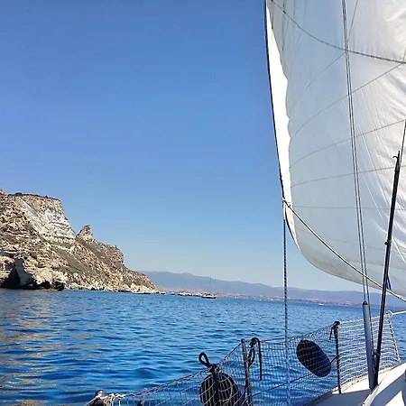 Πλωτό κατάλυμα Boat & Breakfast *
