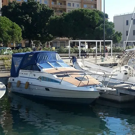 Boat & Breakfast Πλωτό κατάλυμα *