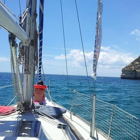 Boat & Breakfast Πλωτό κατάλυμα *