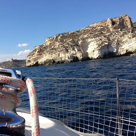 Boat & Breakfast *