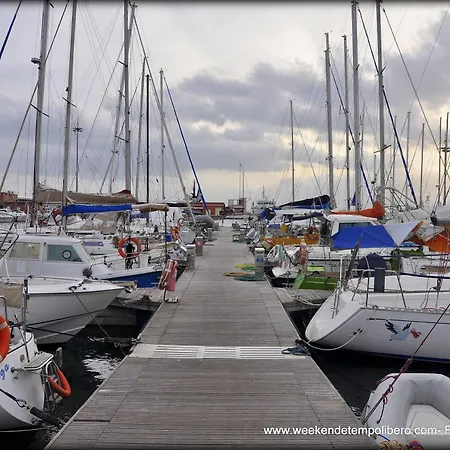 Πλωτό κατάλυμα Boat & Breakfast *