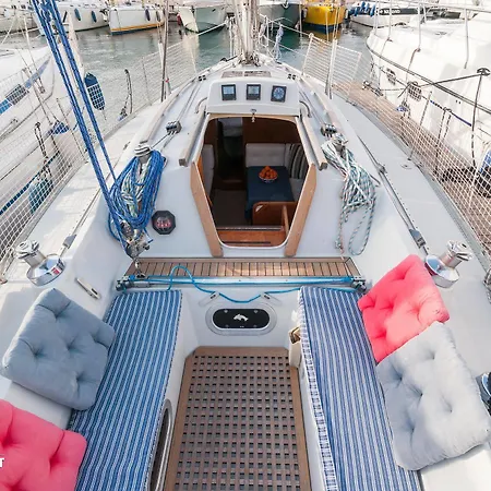 Boat & Breakfast