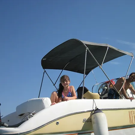 Boat & Breakfast