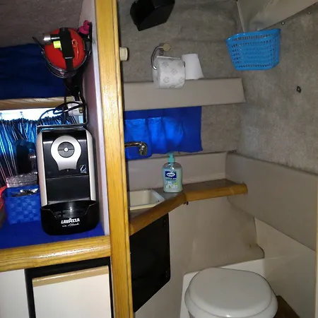 Πλωτό κατάλυμα Boat & Breakfast Κάλιαρι