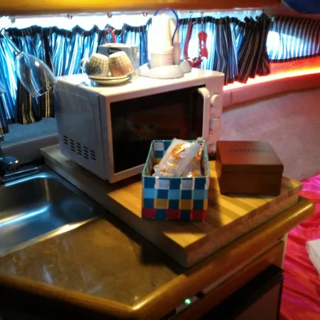 Boat & Breakfast Πλωτό κατάλυμα